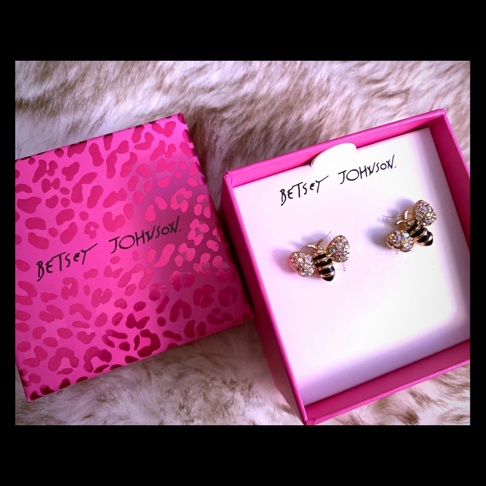 NIB 🐝BETSEY JOHNSON🐝 bee jeweled earrings